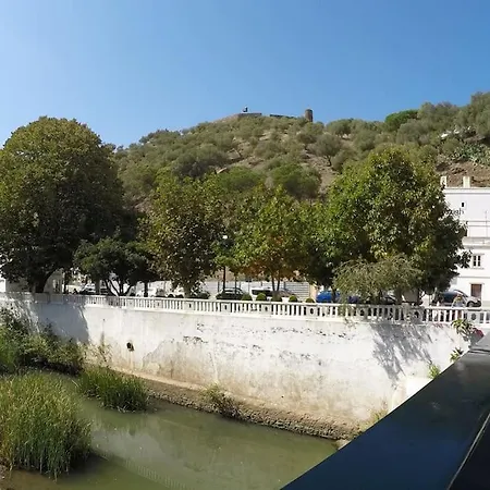 Laurinda - Quiet Town House In Old Holiday home Aljezur