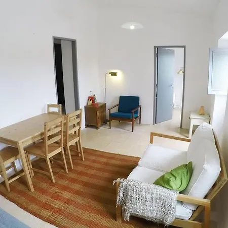 Laurinda - Quiet Town House In Old Holiday home Aljezur