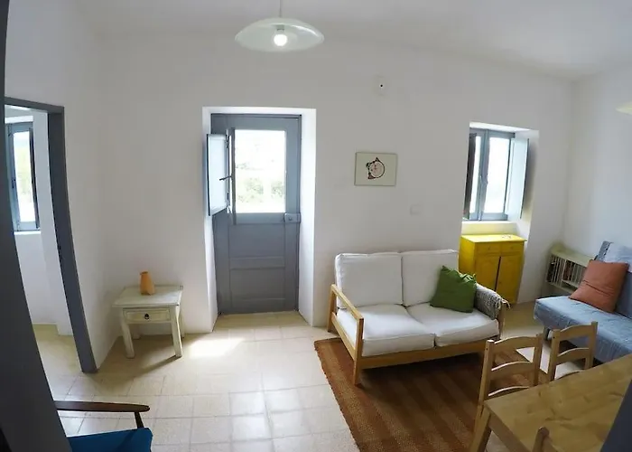 Laurinda - Quiet Town House In Old